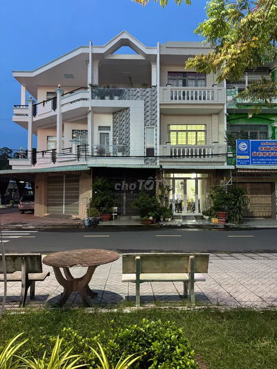 Nhà phố mặt tiền công viên khu 500 căn