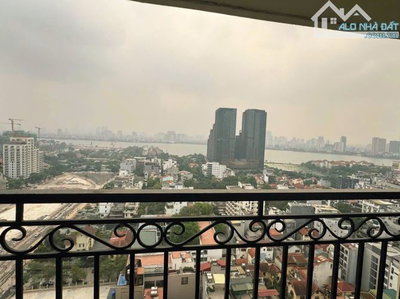Cho thuê căn hộ 2 phòng ngủ view Hồ Tây tòa D’Le Roi Soleil 59 Xuân Diệu, Tây Hồ, 29 tr/th
