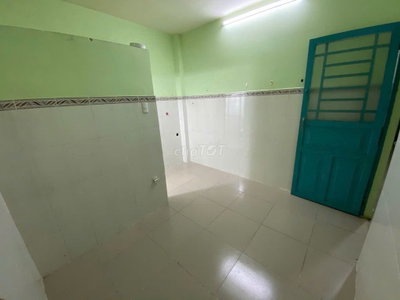 Phòng trống thoáng mát cầu chữ Y, q8, 12m2, 2.8tr