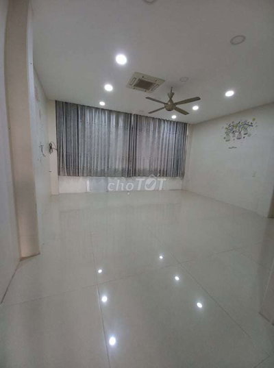 Cho thuê nhà hẻm đường 3/2 có thang máy