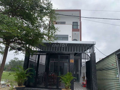 Cần bán ngôi nhà 3 tầng
