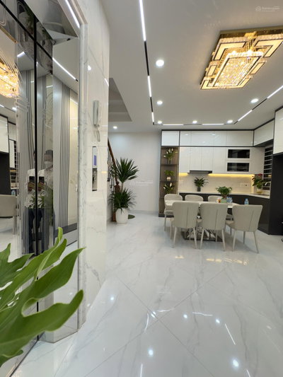 Nhà lô góc đầu phố Tam Trinh - ngay cầu Mai Động, Minh Khai. MB 40m2*5T thang máy, MT 6.2m 5PN, 5WC