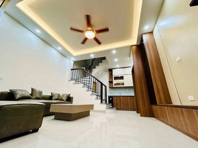 Mặt ngõ Thuỵ Khuê, sát hồ, Ko QH, tặng NT, sổ CC, dân xây, đẹp, 43m2