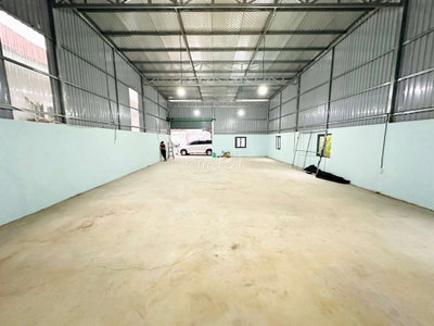 Xưởng 450m2 ngay ngã tư ga 30tr sẵn 3fa tải 10 tấn