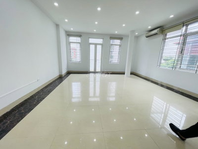 Cho thuê văn phòng  Phố Phạm Tuấn Tài 75m2 –2 mặt thoáng, giá chỉ 16tr