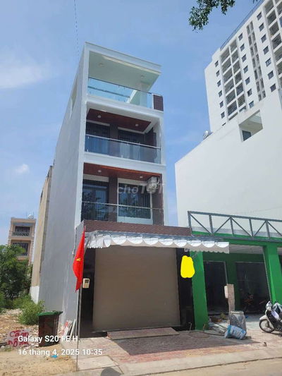 💥Cần Bán nhà 1trệt 3lầu 6pn 6wc 1bếp DT 4,5x20 Mặt Tiền