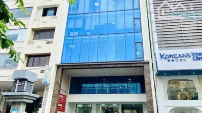 Bán nhà mặt phố Võ Chí Công, DT 110m2 x 2 tầng, mặt tiền 10m, giá 65 tỷ.