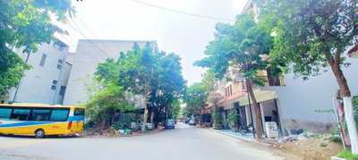 Chính chủ cần bán căn nhà 3,5 tầng , trục chính Lý Cao Tông - gần cà fe Phong Thủy . Võ Cư