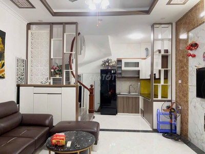 Cho thuê nhà 5 tầng 3 ngủ full đồ đẹp ở ngõ 762 Bạch Đằng 10tr