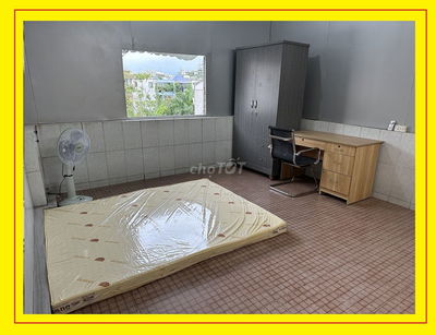 Phòng gần cổng ĐH Văn Lang, full nội thất, có cửa sổ