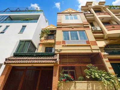 PHÒNG BAN CÔNG 25M² NGAY SÂN BAY TSN - KẾ BÊN BÃI ĐẬU Ô TÔ - GIÁ 4 TR