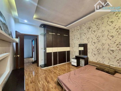 Cho thuê nhà 4 tầng 1 tum lô góc ngõ 73 Quan Nhân, Thanh Xuân 35m 5T  12 trieu
