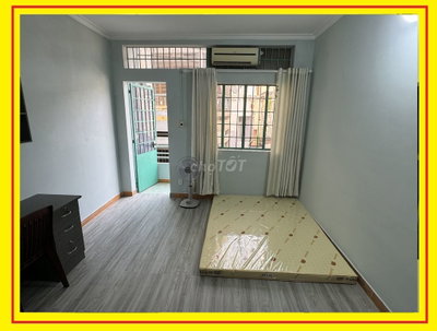 Phòng Nguyễn Kiệm gần rày xe lửa, có ban công, full nội thất