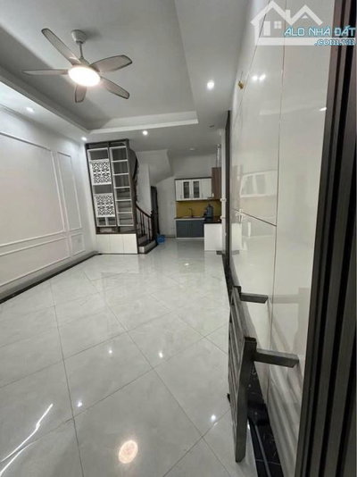 Cho thuê nhà 5 tầng Minh Khai, Hai Bà Trưng. Giá: 15tr/ tháng