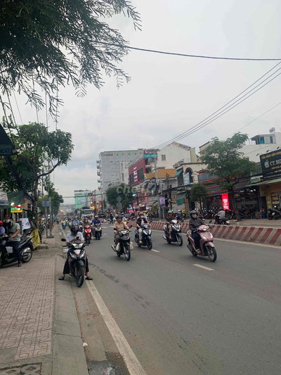 cho thuê nhà nguyên căn mặt tiền đường Huỳnh tấn phát quận 7