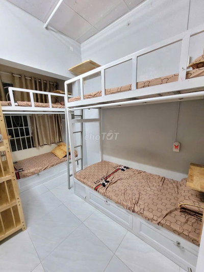 Phòng trọ ngã tư hàng xanh máy lạnh Full nội thất - 4 giường tầng.