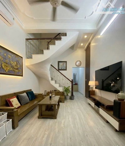 Cho thuê Nguyên Căn Lạc Long Quân 40m-3T, 3N, 10tr/tháng