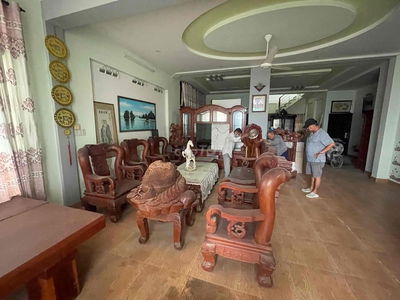 MT QL.50 biệt thự sân vườn rộng 500m2