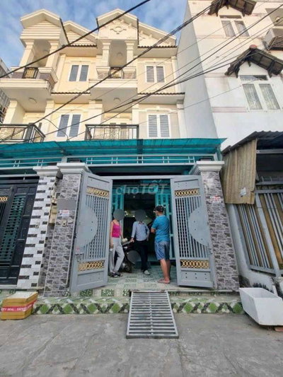 Cho Thuê Nhà 4 Tầng, Hùynh Tấn Phát, Giáp Quận 7.