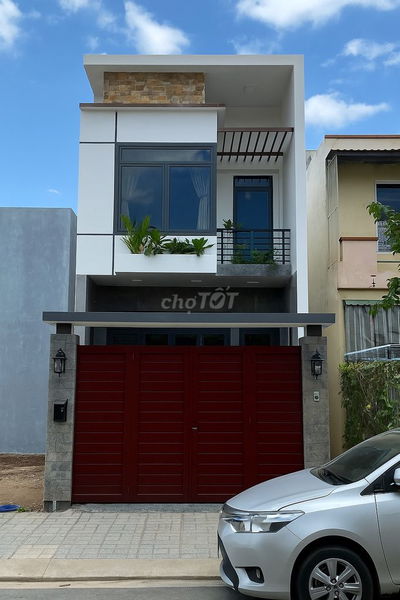 KẸT TIỀN BÁN NHÀ LẦU MẶT CÁCH TIỀN QUỐC LỘ 51 VỊ TRÍ GẦN TRUNG TÂM
