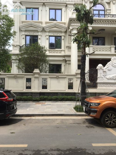 Cho thuê(CẢ NHÀ) nhà liền  TRẦN KIM XUYẾN.dt 60m2,5 tầng,mt 6m.Giá:35tr/th.