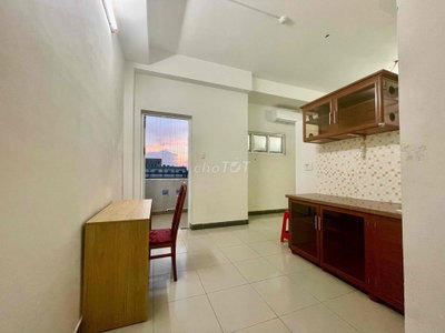 Studio Ban Công Tách Bếp Rộng 35M2 Ngay chung cư New Saigon Giáp Quận7