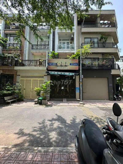 Sang Tiệm Tạp Hóa giữa 3 Blook Chung cư