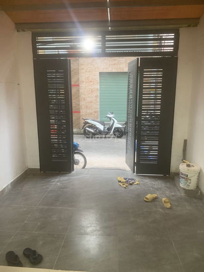 nhà nguyên căn 2pn dt 60m2.đường xe hơi
