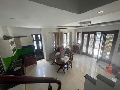 CHO THUÊ NGUYÊN CĂN NHÀ PHỐ NGỌC THUỴ  - Ô TÔ ĐỖ CỬA - LÔ GÓC - 3PN KK