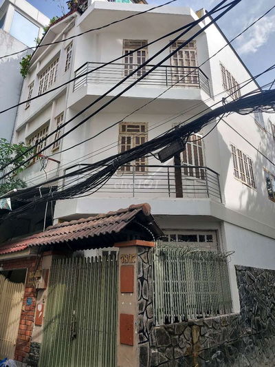 Bán nhà hẻm xe hơi đường Khánh Hội Quận 4.