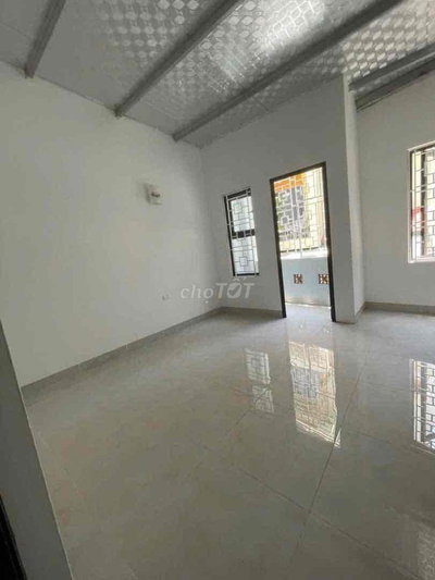 CHO THUÊ NHÀ NGUYÊN CĂN PHỐ NGỌC THUỴ -Ô TÔ QUA CỬA,2PN, 8triệu/THÁNG