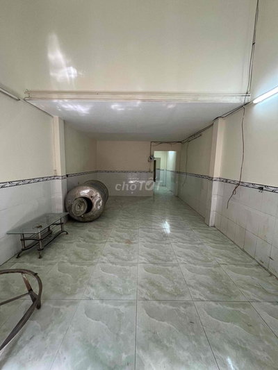 Cần cho thuê nhà đường xe tải 4 x 18m đúc lửng 2pn 2wc 10tr