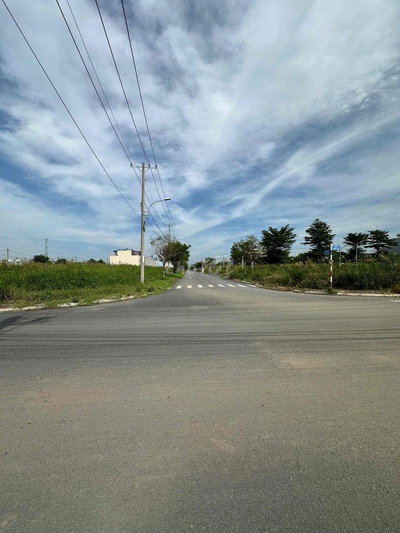 Cần bán nhanh nền đường chính Sài Gòn Village giá ngộp bank.