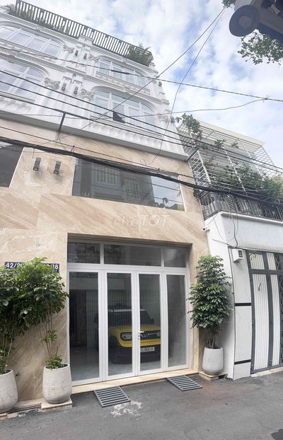 nhà đẹp 5 tầng có thang máy xe hơi để trong nhà tiện ích cao cấp
