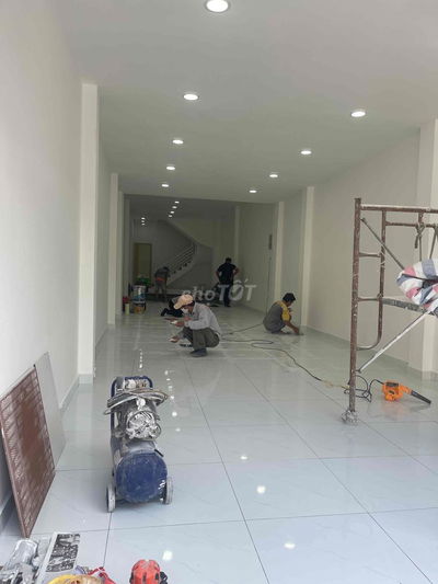 CHO THUÊ NHÀ MẶT TIỀN 412 NGUYỄN THỊ THẬP - Vị trí đắc địa trungtâm Q7