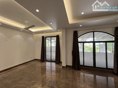 Cho thuê nhà biệt thự ngõ 62 Trần Bình - Mai Dịch. DT 120m2x5TxMT 15m, lô góc. Giá 40tr