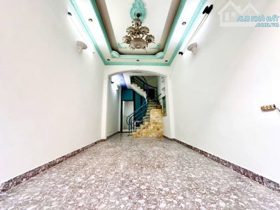 Cho thuê nhà nguyên căn 2 lầu 5PN hẻm Nguyễn Thượng Hiền, Bình Thạnh
