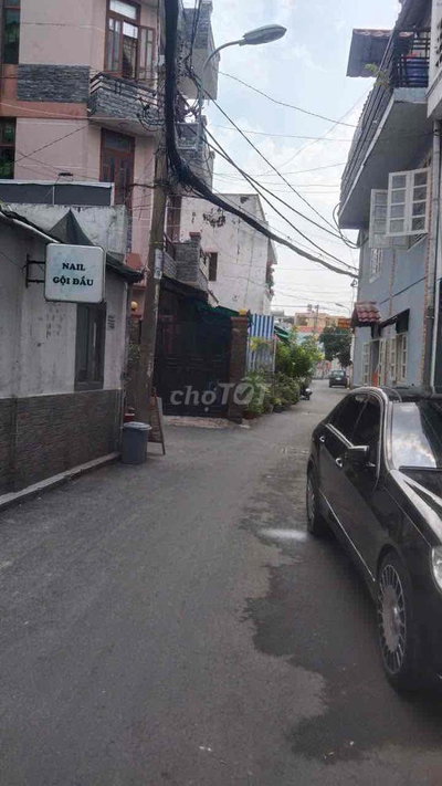 cho thuê nhà giá rẻ diện tích rộng HOÀNG HOA THÁM