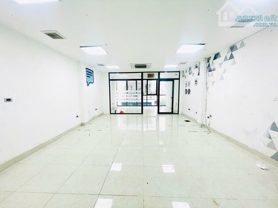 Cho thuê sàn văn phòng Nguyễn Hoàng 60m2 giá từ 11tr nhà vuông vắn full kính