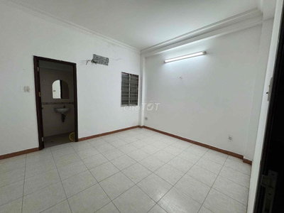 CẦN CHO THUÊ GẤP PHÒNG Ở HOA SỨ(Phú Nhuận)