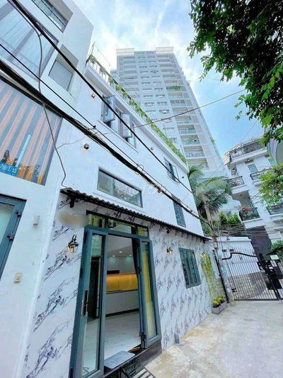 CHO THUÊ NHÀ MỚI FULL NỘI THẤT LỬNG 2 LẦU 3PN 4WC HẺM XE HƠI