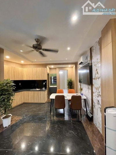 Bán/cho thuê CHDV CMT8 Quận 3 đối diện CV Lê Thị Riêng dòng tiền 50tr/tháng