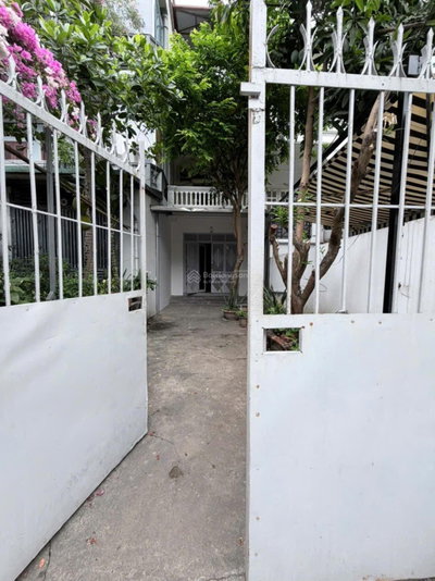 Cho thuê nhà riêng có sân vườn tại Ngõ 66 Ngọc Thụy