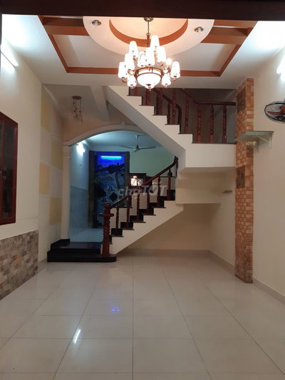 Phòng DT 20m2 có nội thất, WC riêng, không chung chủ
