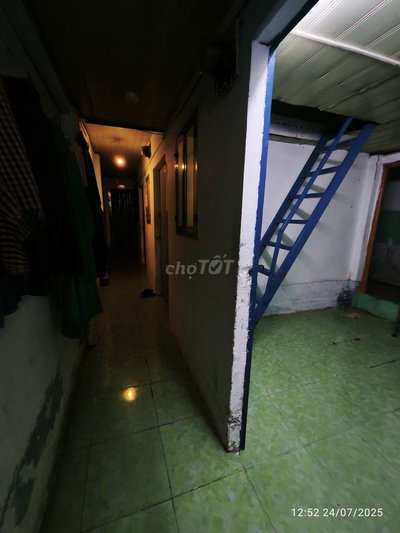 Phòng trệt,gác suốt, gần đầm Sen, lũy bán Bích
