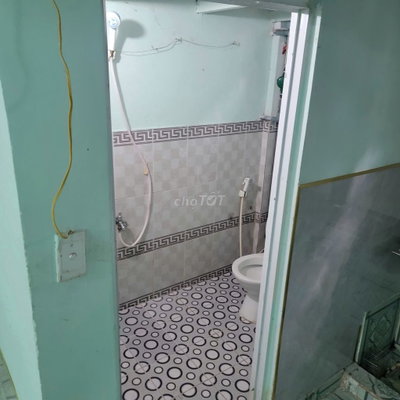 Phòng đẹp rộng, an ninh sạch đẹp, khóa vân tay, giờ tự do, ngã tư ga,