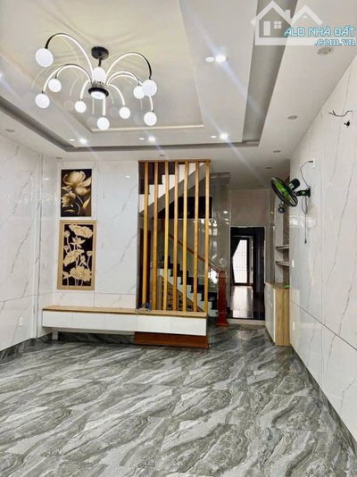 CHO THUÊ NHÀ 3 TẦNG MT BÀ HUYỆN THANH QUAN  Diện tích : 90m Tầng 1: Phòng khách rộng (có t