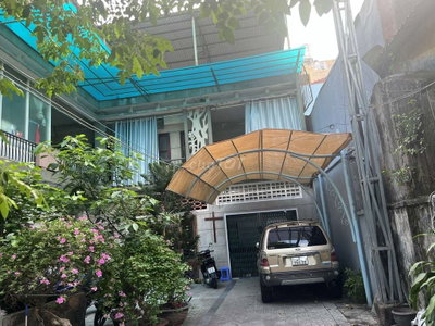 Mặt tiền biệt thự Nguyên Hồng Bình thạnh, 3 tầng, 12mx18m, sân đậu xe