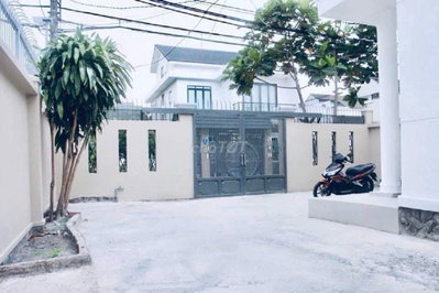 Nhà Biệt Thự MT đường số 6, P Hiệp Bình Chánh, TP Thủ Đức: 10mx20m