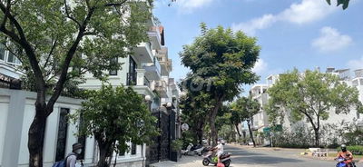 BIỆT THỰ SÂN VƯỜN – GÓC 2 MT – VIEW CÔNG VIÊN – TÂN PHONG Q7 – 35.5 TỶ